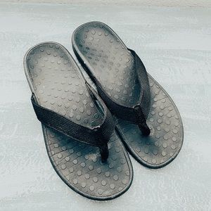 Black flip flops with arch support